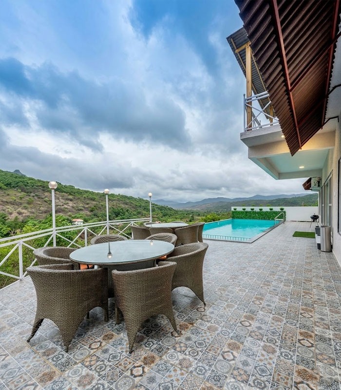 Luxury Stay at The Arowana Mansion in Lonaval